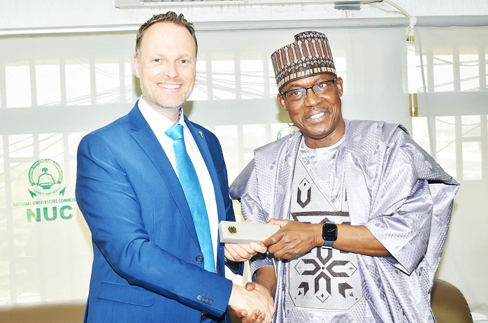 Acting ES Receives Delegation from German Parliament