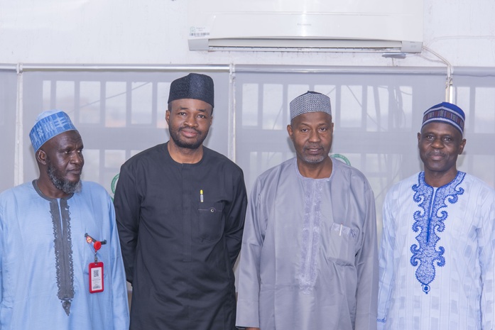 VCN Delegation Pays Courtesy Visit to ES